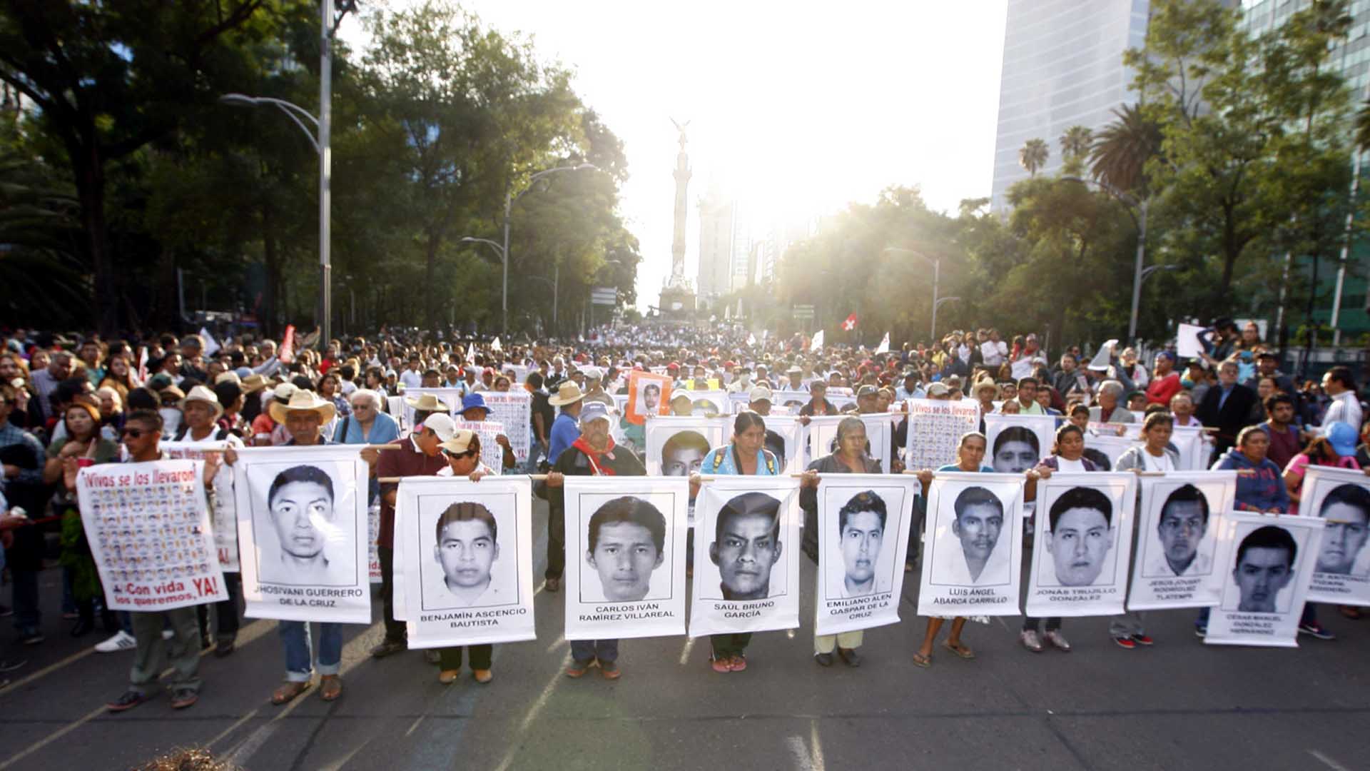 “No todos estamos aquí: Faltan 43”: La Delegación de Ayotzinapa en Europa
